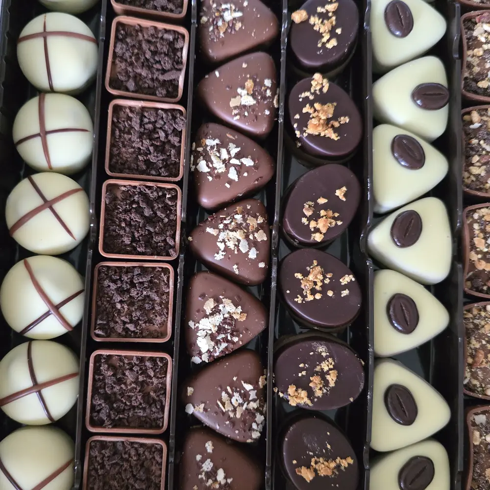 Luxe Bonbons – Melk, Puur, Wit met Praliné, Kersen, Ganache & Meer!